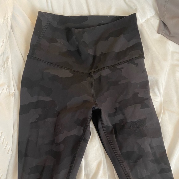 Lululemon size 2 leggings great leggings dont fit anymore - Picture 2 of 3